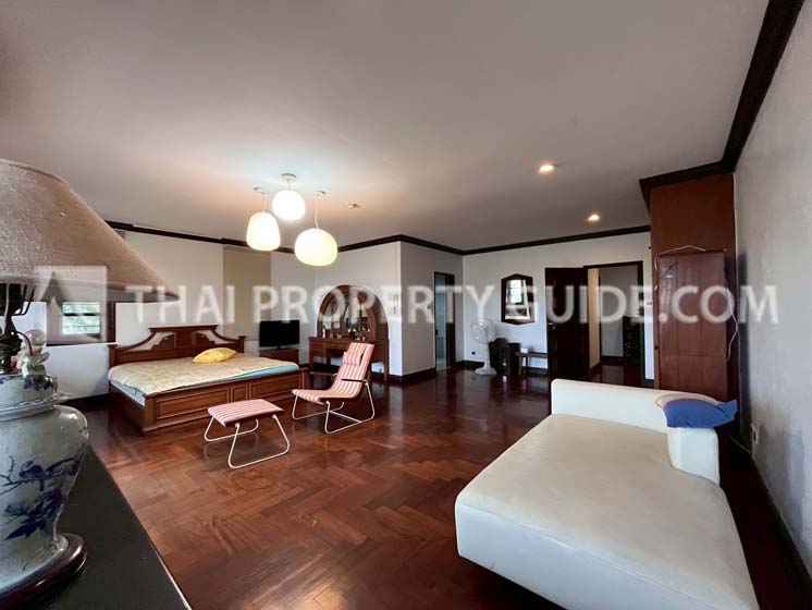 House with Shared Pool in Bangnatrad 